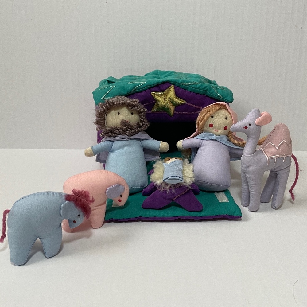 Lillian Vernon Children's 7 Piece Fabric Christmas Nativity Stable Carrying Case